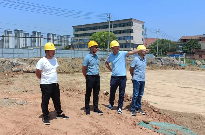 黎德義到廣州路東延工程、昌東三路道路建設(shè)工程開(kāi)展安全質(zhì)量檢查