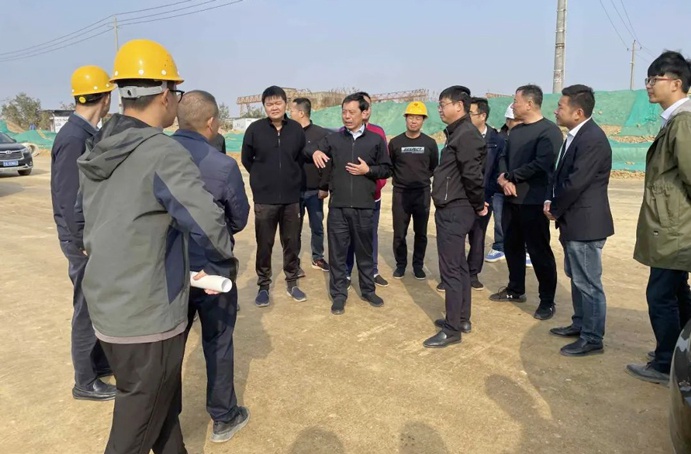 市政公用集團萬義輝深入朱橋東路綜合管廊及基礎(chǔ)設(shè)施建設(shè)工程、昌東三路道路建設(shè)工程檢查指導(dǎo)