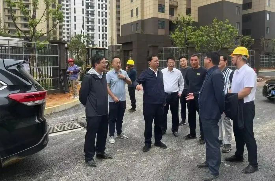 萬(wàn)義輝到秦坊安置房、杭州路項(xiàng)目調(diào)研
