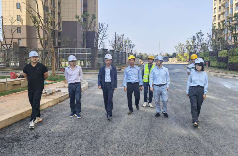 鄭學(xué)平到秦坊安置房項目、杭州路項目調(diào)研