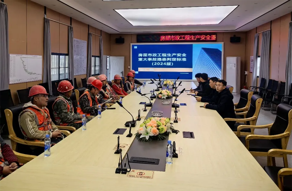 高處作業(yè)安全培訓(xùn)｜腳手架搭設(shè)、防墜落措施與事故警示教育
